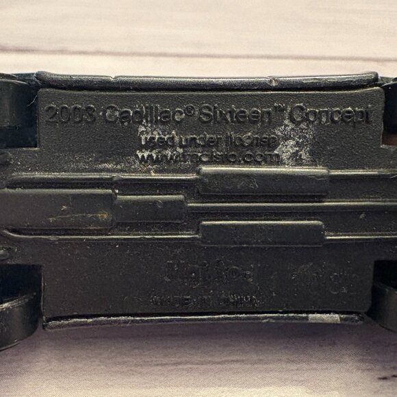 Maisto 2003 Silver Cadillac Sixteen Concept Car Diecast (SKU: 229TO) - Picture 5 of 5